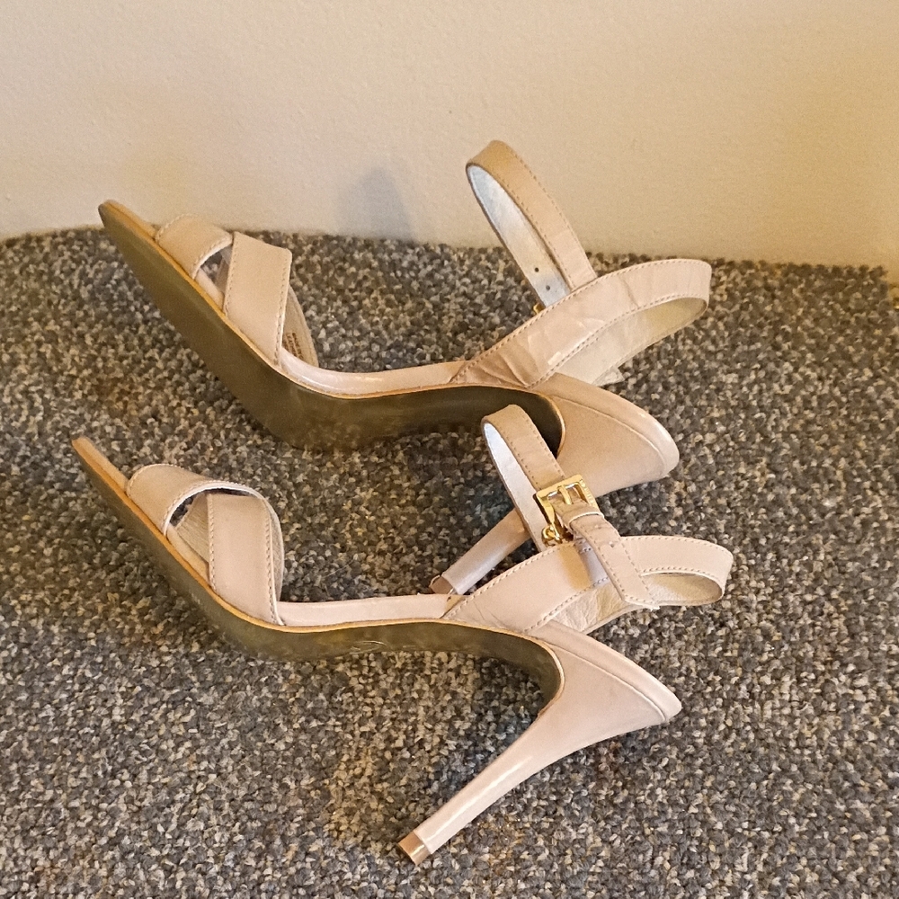Elegant Beige Strappy Heels - Picture 5 of 8